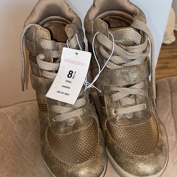 Xhilaration Shoes - NEW xhilaration 8 1/2 metallic gold tennis shoe